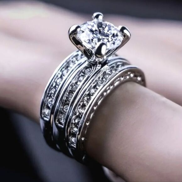 Elegant 3pc wedding ring set sz 9